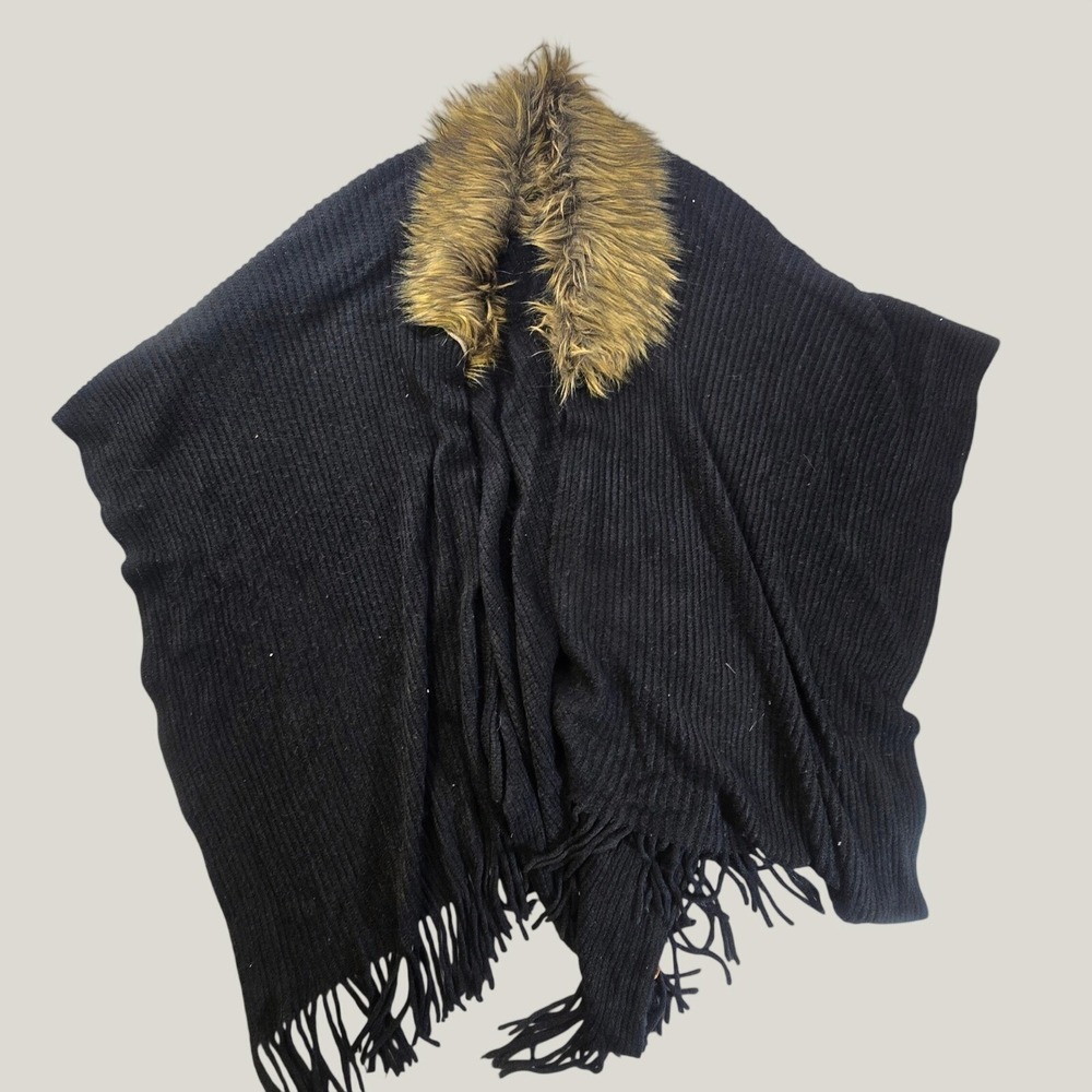 Croft & Barrow Women's Poncho One Size Black Faux Fur Collar Fringe Ribbed Wrap